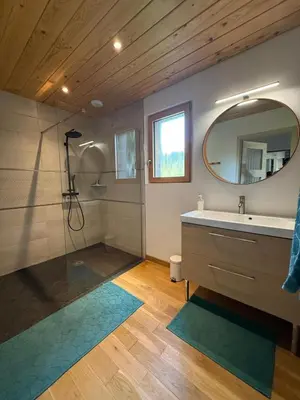 Salle de bains dans l'établissement Gîte Domaine Taureau