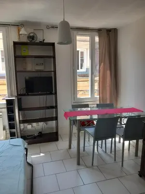 Coin salon dans l'établissement Le jade Appartement T1 centre historique