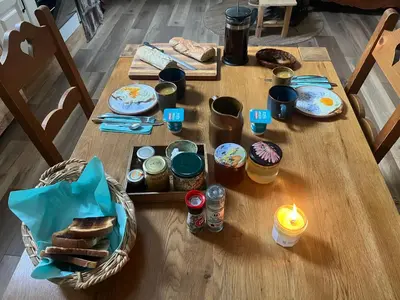 Nourriture dans le séjour chez l'habitant ou à proximité