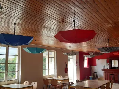 Restaurant ou autre lieu de restauration dans l'établissement Camping le Faulion