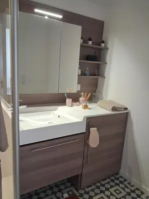 Salle de bains dans l'établissement DOMITYS - Les Cristaux