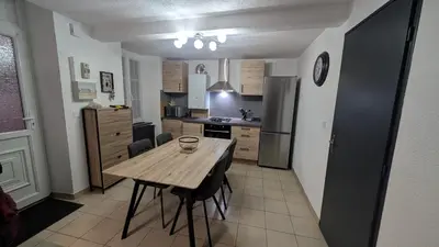 Cuisine ou kitchenette dans l'établissement Le Bedugue