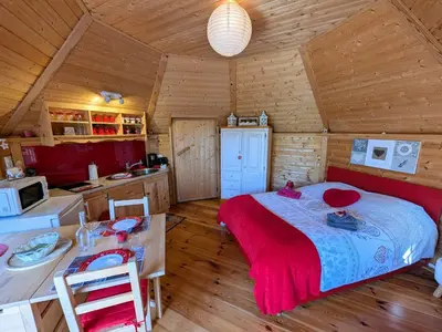 Cuisine ou kitchenette dans l'établissement Kota rouge climatisé, séjour nature pour deux près de la Saône - FR-1-583-394