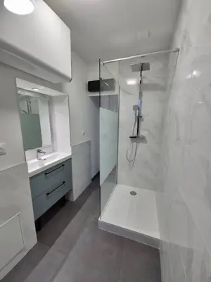 Salle de bains dans l'établissement L'aparté Dijonnaise Hypercentre Dijon Darcy