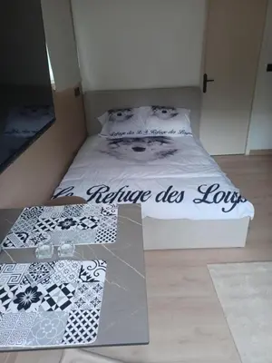 Un ou plusieurs lits dans un hébergement de l'établissement Le Refuge Des Loups