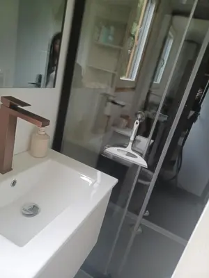 Salle de bains dans l'établissement Le Refuge Des Loups