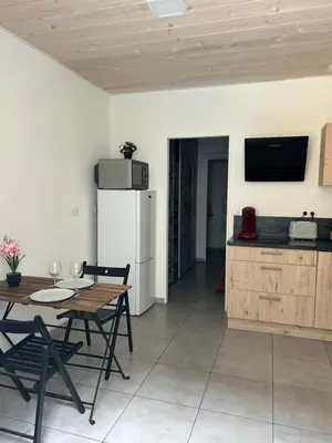 Cuisine ou kitchenette dans l'établissement Appartement au Cœur de Poligny