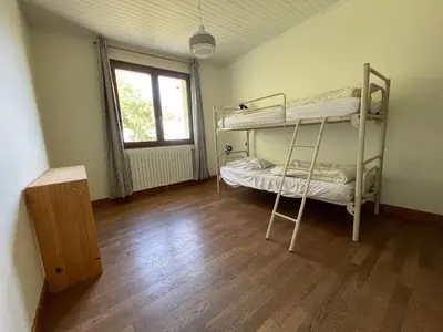 Un ou plusieurs lits dans un hébergement de l'établissement Maison familiale- 12 couchages - 6 chambres, piscine, très grand jardin
