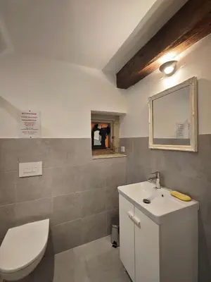 Salle de bains dans l'établissement Gîtes des cerisiers