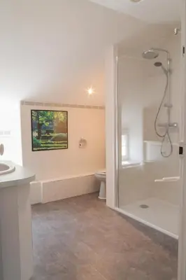 Salle de bains dans l'établissement Gîte des Pommiers
