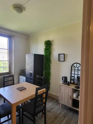 Télévision ou salle de divertissement dans l'établissement Cozy Zen de Paray 2 bedroom