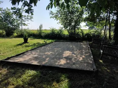 Jardin de l'établissement Maison pétanque piscine 2 à 6 personnes