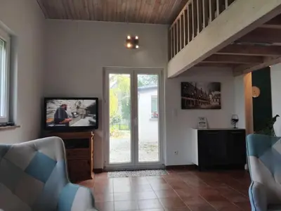 Télévision ou salle de divertissement dans l'établissement Maison pétanque piscine 2 à 6 personnes