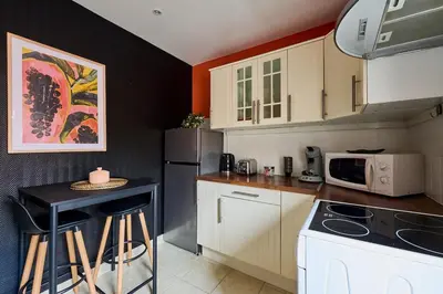 Cuisine ou kitchenette dans l'établissement Le Jungle