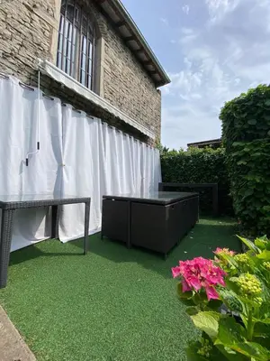 Jardin de l'établissement Le Relais des Arts by Miss K