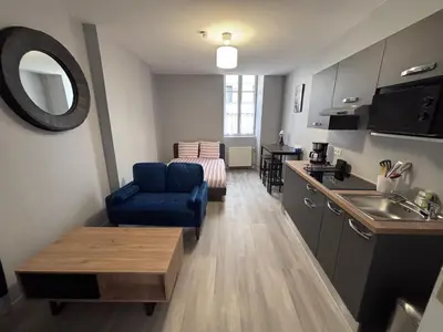 Cuisine ou kitchenette dans l'établissement Studio rénové - Centre Ville de semur