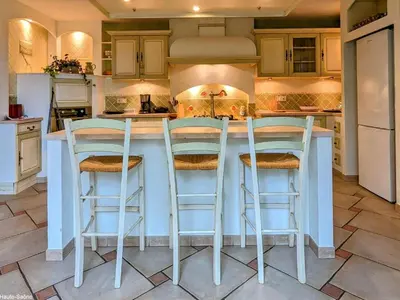 Cuisine ou kitchenette dans l'établissement Gîte confortable en bord de Saône - FR-1-583-461