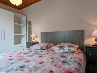 Un ou plusieurs lits dans un hébergement de l'établissement Chalet confortable à Pesmes avec terrasse privative - FR-1-583-477