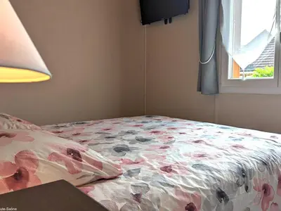 Un ou plusieurs lits dans un hébergement de l'établissement Chalet confortable à Pesmes avec terrasse privative - FR-1-583-477