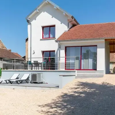 Maison rénovée au bord de la Saône avec terrasse et jardin - FR-1-583-463