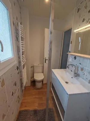 Salle de bains dans l'établissement L'Aubier