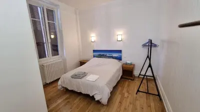 Un ou plusieurs lits dans un hébergement de l'établissement Appartement T5 rénové centre ville