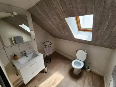 Salle de bains dans l'établissement L'appartement d'Edmond Bour