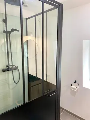 Salle de bains dans l'établissement Dijon hyper-centre Le Casa Dauphine