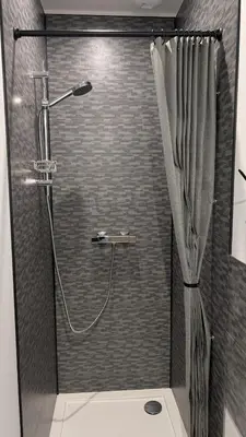 Salle de bains dans l'établissement Les roches voisines 