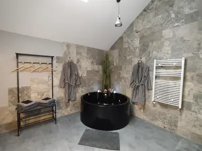 Salle de bains dans l'établissement La BERGERIE