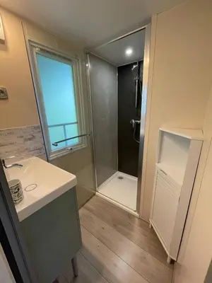 Salle de bains dans l'établissement La Cabiotte - Gîte classé 3 étoiles