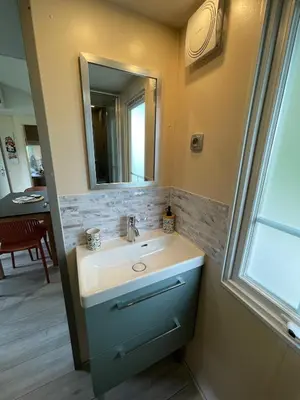 Salle de bains dans l'établissement La Cabiotte - Gîte classé 3 étoiles