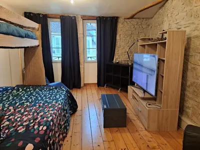 Télévision ou salle de divertissement dans l'établissement Lons centre studio 16 commerce
