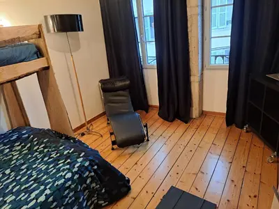 Un ou plusieurs lits dans un hébergement de l'établissement Lons centre studio 16 commerce