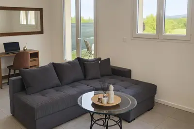 Coin salon dans l'établissement Maison les berges du lac
