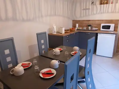 Cuisine ou kitchenette dans l'établissement Ch d'Hôte LE BON ABRI JURA