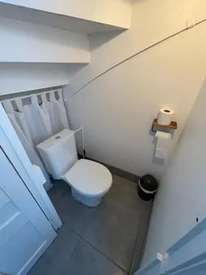 Salle de bains dans l'établissement Petite maison avec cour