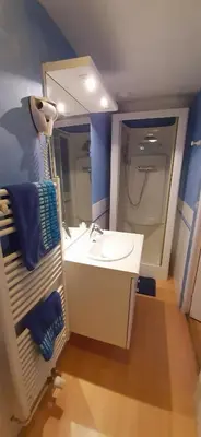 Salle de bains dans l'établissement Le Marmagne