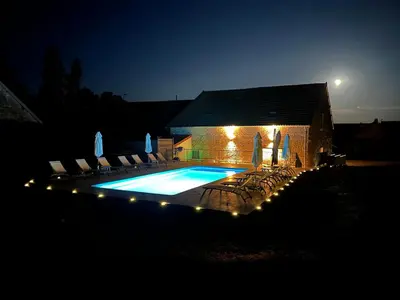 Piscine de l'établissement Gîte le clocher roman 14 personnes piscine et spa privatif ou située à proximité