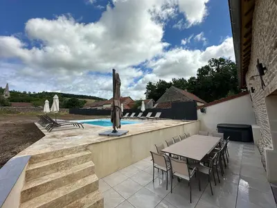 Piscine de l'établissement Gîte le clocher roman 14 personnes piscine et spa privatif ou située à proximité