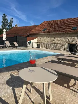 Piscine de l'établissement Gîte le clocher roman 14 personnes piscine et spa privatif ou située à proximité