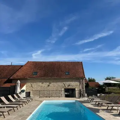 Gîte le clocher roman 14 personnes piscine et spa privatif