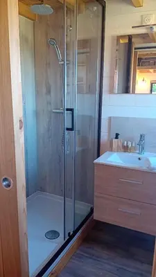 Salle de bains dans l'établissement Les tiny houses autonomes du val d'or