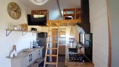 Cuisine ou kitchenette dans l'établissement Les tiny houses autonomes du val d'or