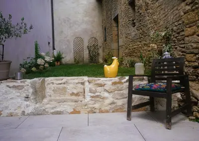 Jardin de l'établissement A l'ombre des Charlemagnes