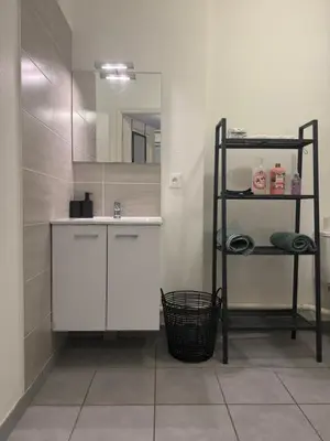 Salle de bains dans l'établissement Studio proche république et drapeau