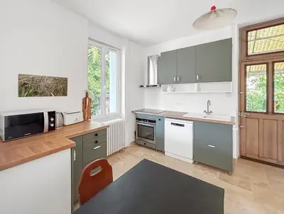 Cuisine ou kitchenette dans l'établissement Maison cosy avec jardin, 4 chambres, Route du Vin