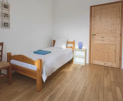 Un ou plusieurs lits dans un hébergement de l'établissement Maison cosy avec jardin, 4 chambres, Route du Vin