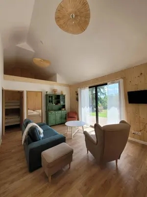 Coin salon dans l'établissement Maison bord du Lac des Settons