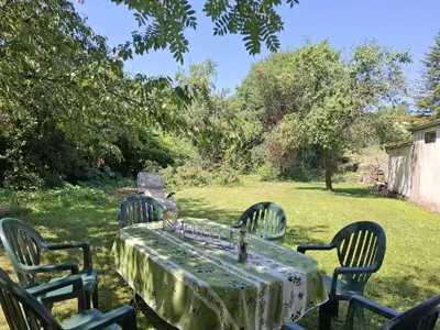 Jardin de l'établissement Maison de campagne avec jardin Chez nous